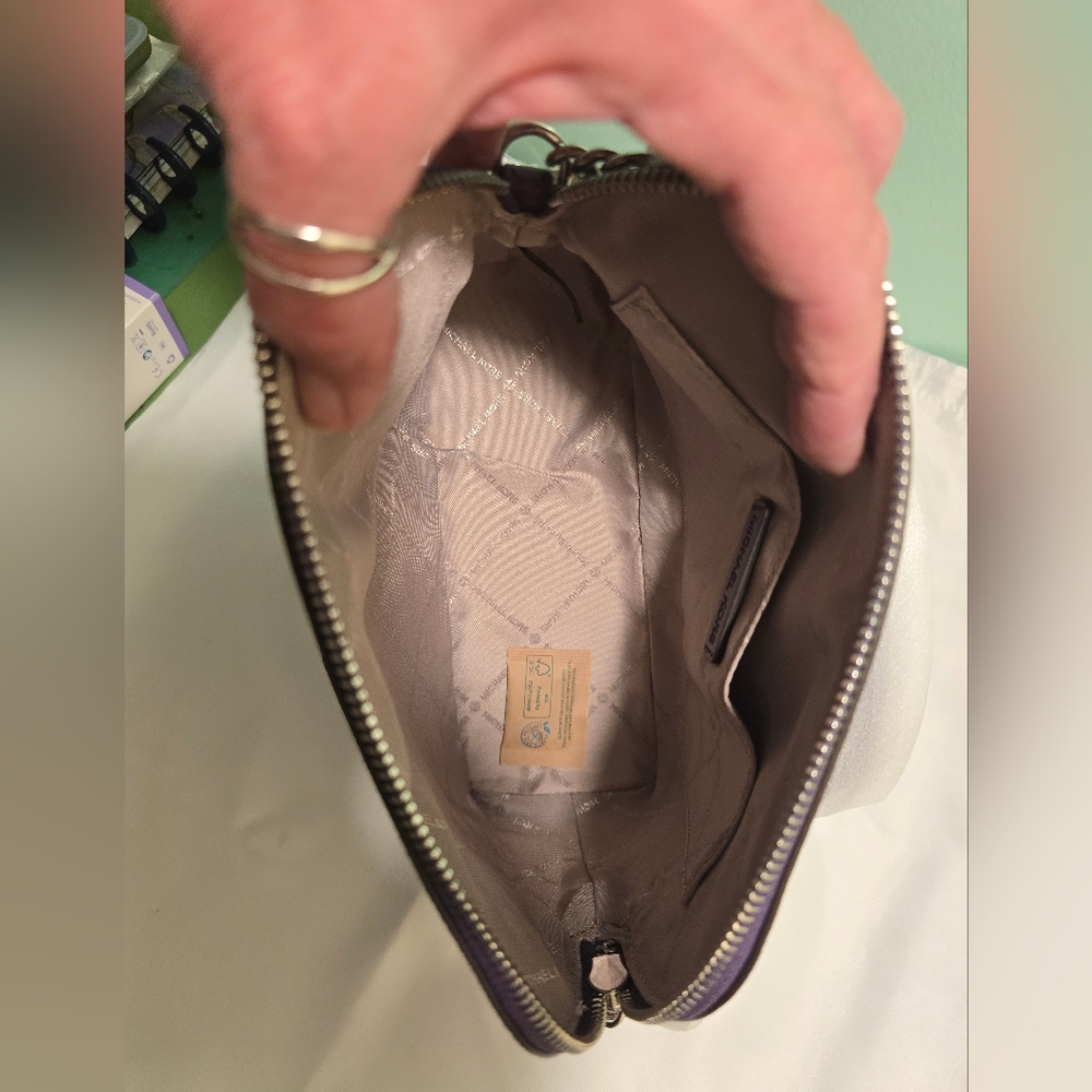 Michael Kors Jet Set Purple and White Crossbody Bag - Picture 2 of 2